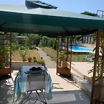 홈스테이 Cosy Avec Salle De Bain Privee Et Piscine Au Calme