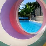 홈스테이 Cosy Avec Salle De Bain Privee Et Piscine Au Calme