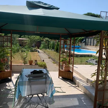 Homestay szállás Cosy Avec Salle De Bain Privee Et Piscine Au Calme