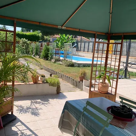 Homestay szállás Cosy Avec Salle De Bain Privee Et Piscine Au Calme