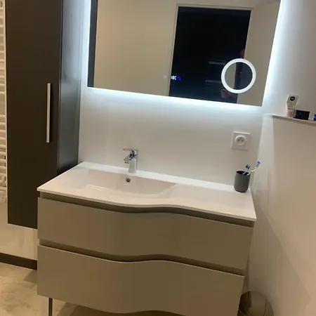 Privatunterkunft Cosy Avec Salle De Bain Privee Et Piscine Au Calme Saint-Sylvestre-sur-Lot